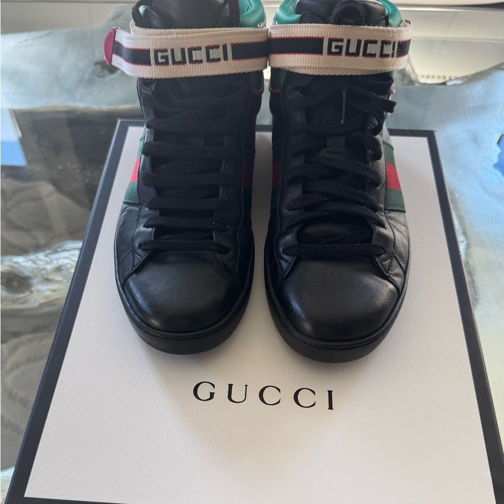 Excellent Condition Gucci Black Sneakers sz 8, original box &Gucci shoe covers
